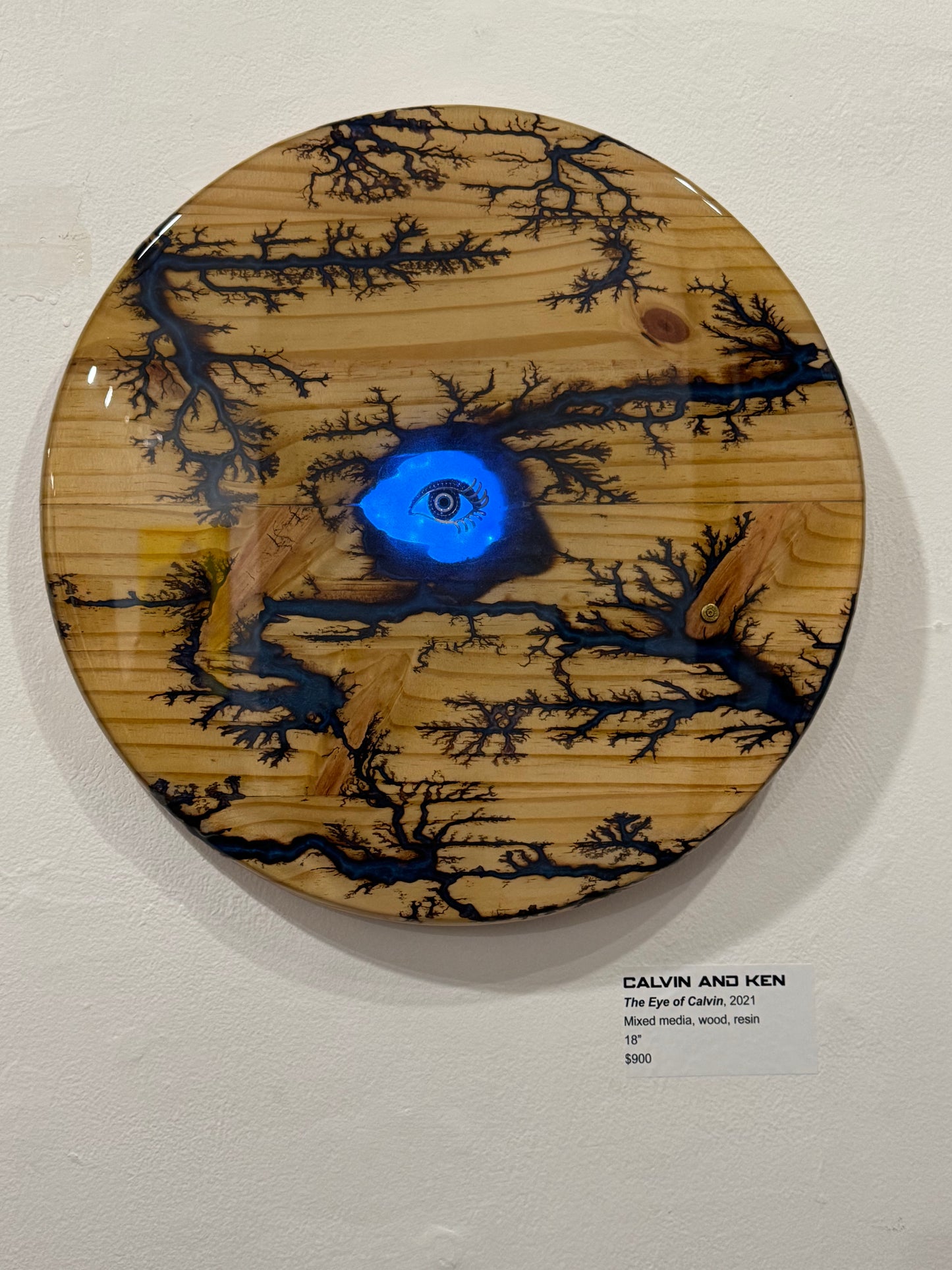 18" Fractal Burned Round Pub-Style Table Top - Floating Eye